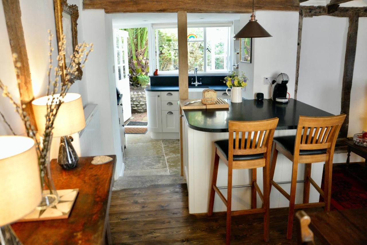 Tudor Cottage แซนด์วิช ภายนอก รูปภาพ